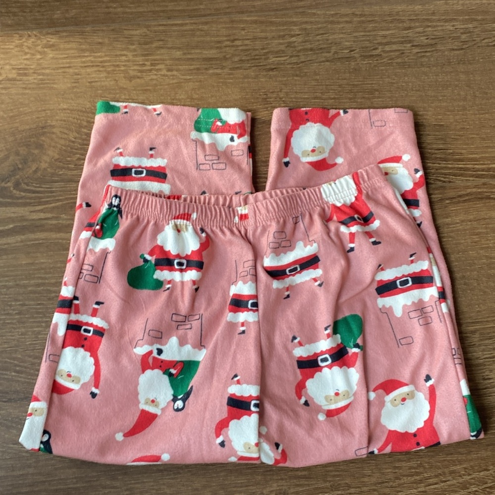 🎅🏼 Cute Santa Pajama Set - 4T - Picture 3 of 7